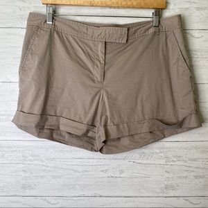 Daisy Fuentes khaki shorts